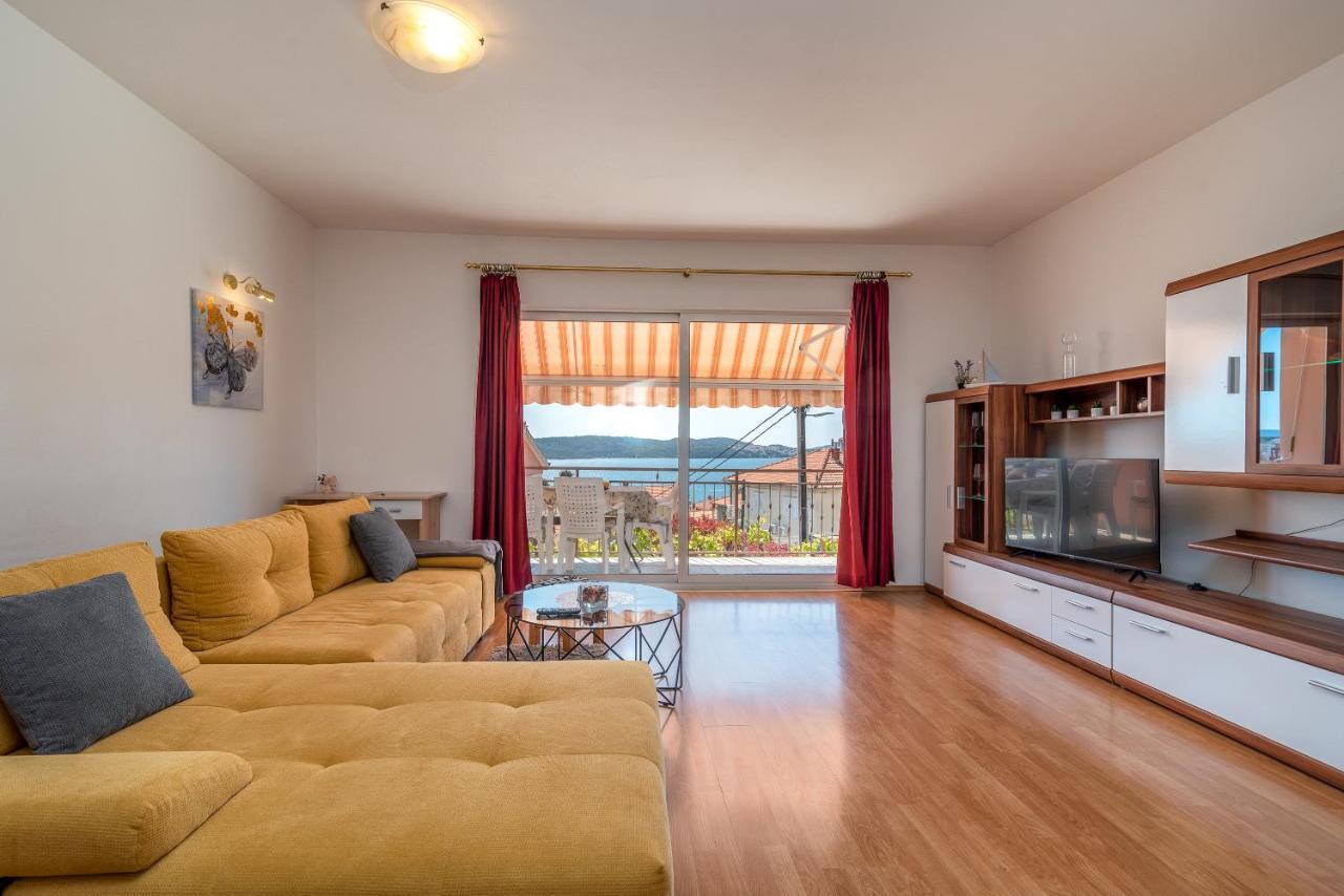 Comfortable Apartment Near The Sea Trogir Exterior photo