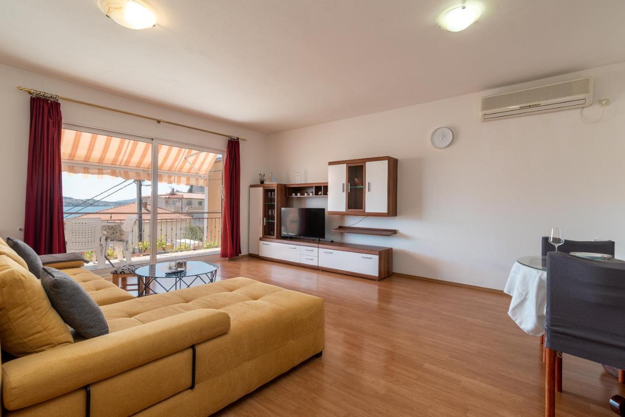 Comfortable Apartment Near The Sea Trogir Exterior photo