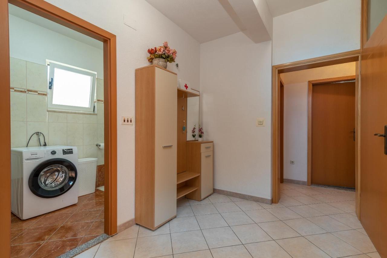 Comfortable Apartment Near The Sea Trogir Exterior photo