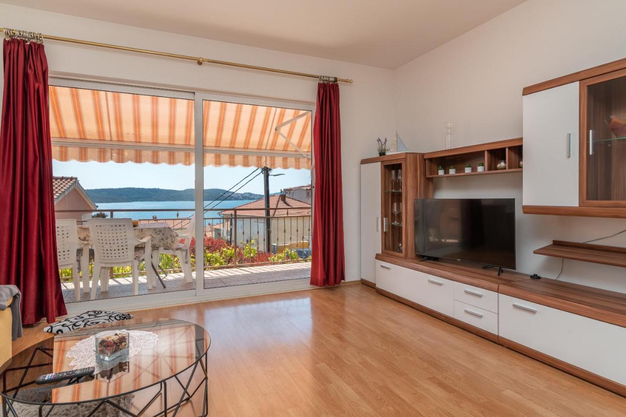 Comfortable Apartment Near The Sea Trogir Exterior photo