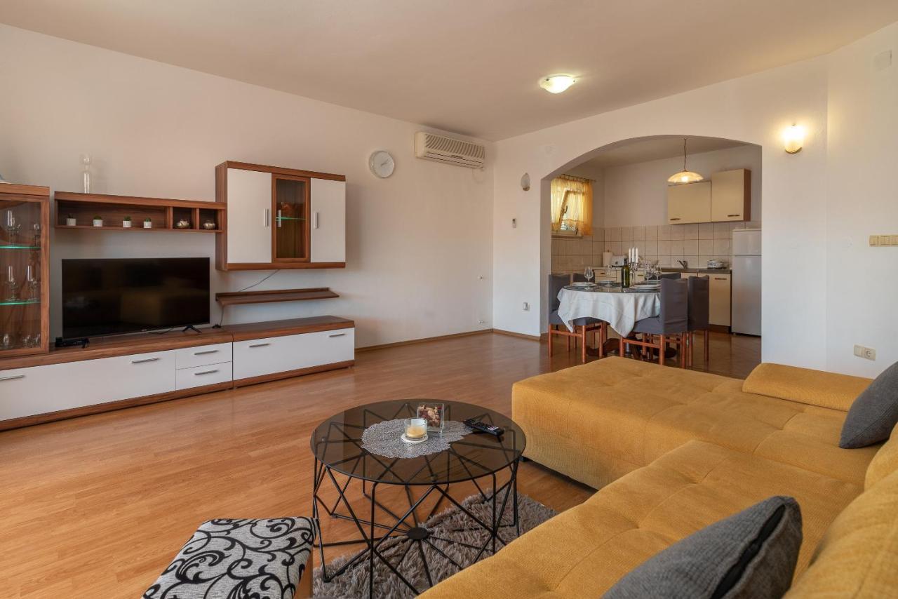 Comfortable Apartment Near The Sea Trogir Exterior photo