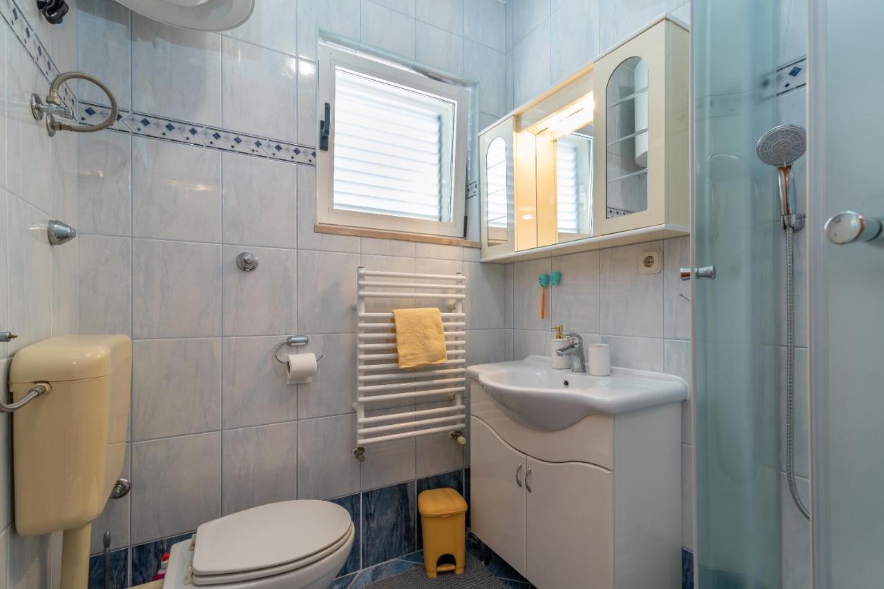 Comfortable Apartment Near The Sea Trogir Exterior photo