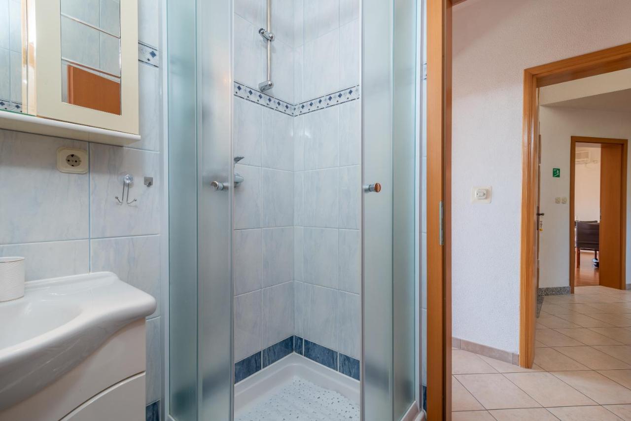Comfortable Apartment Near The Sea Trogir Exterior photo