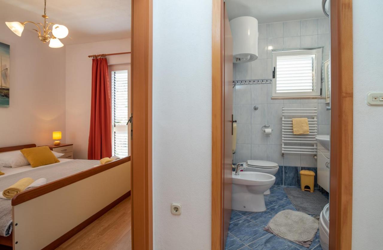 Comfortable Apartment Near The Sea Trogir Exterior photo