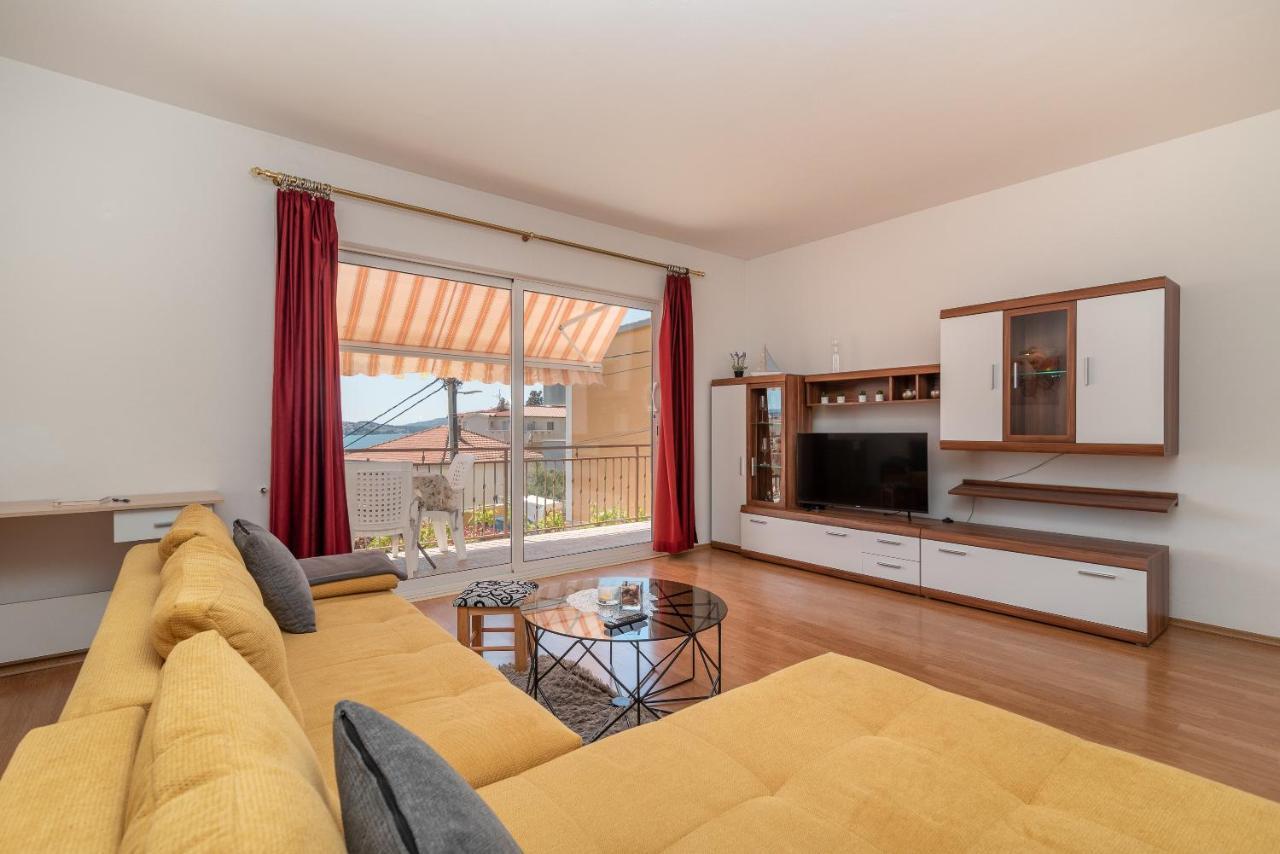 Comfortable Apartment Near The Sea Trogir Exterior photo