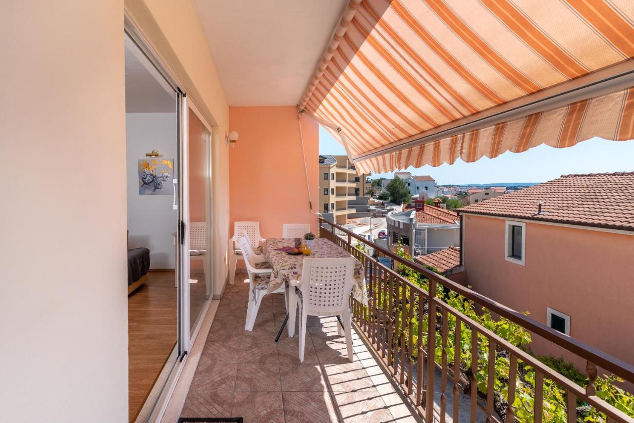 Comfortable Apartment Near The Sea Trogir Exterior photo
