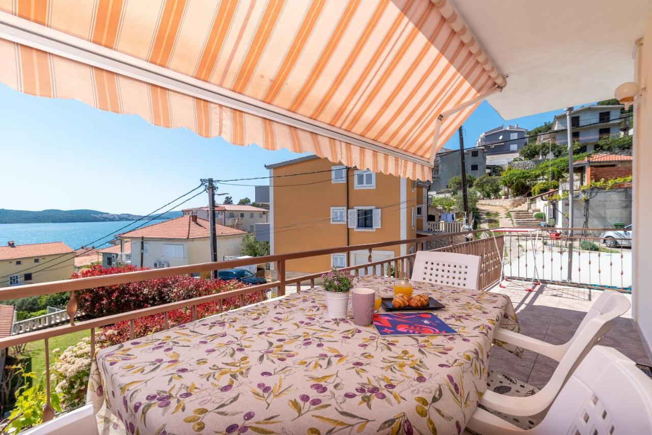 Comfortable Apartment Near The Sea Trogir Exterior photo