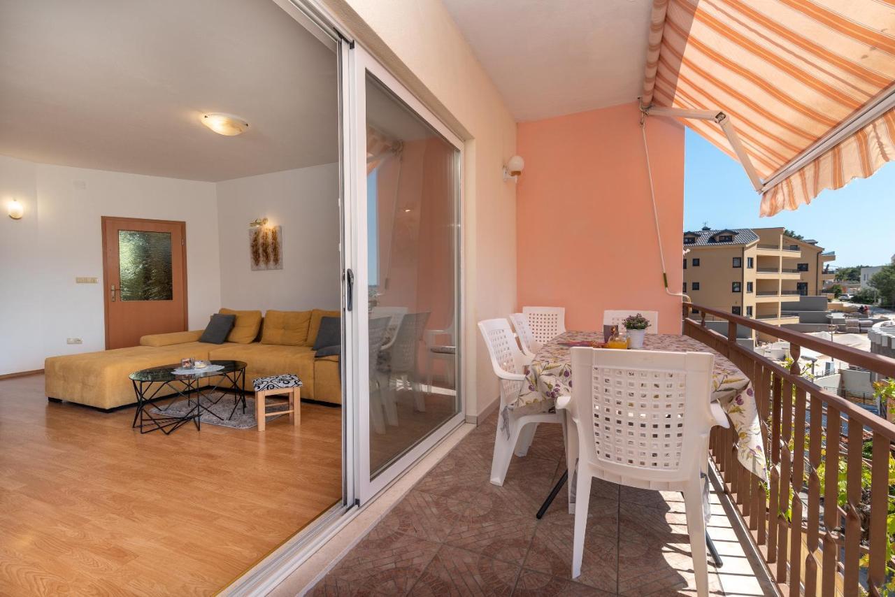 Comfortable Apartment Near The Sea Trogir Exterior photo
