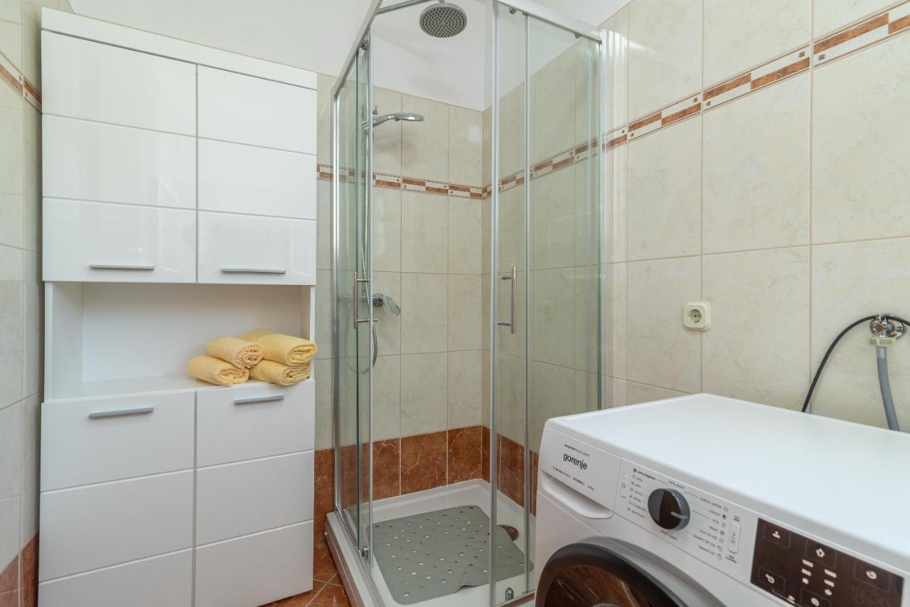 Comfortable Apartment Near The Sea Trogir Exterior photo