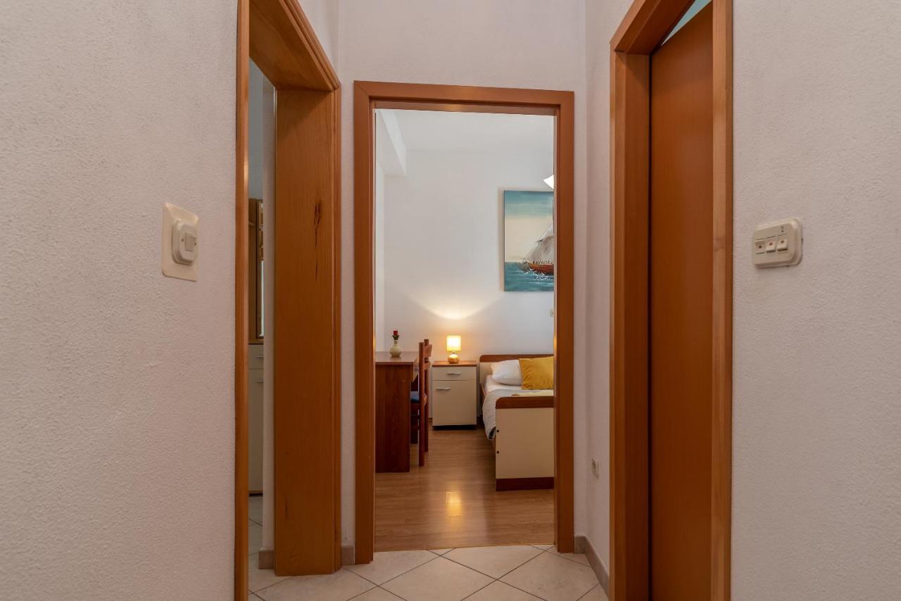 Comfortable Apartment Near The Sea Trogir Exterior photo